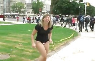 成熟的父亲引诱年幼的女儿