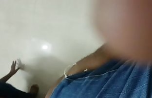 年轻的女同性恋者有一个色情派对