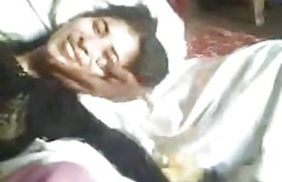 摄像头上的业余青少年色情