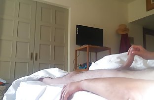 黑鸡巴试图满足性感的金发女郎