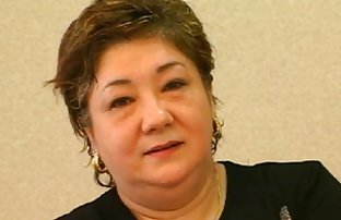 帮派强奸年轻的法国妇女