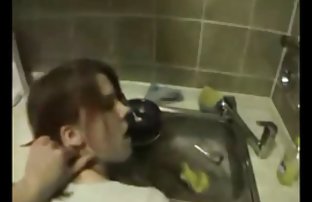 荡妇在房间里乱搞