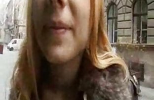 在浴室里有大山雀的阿姨偷看