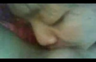妈妈在色情聊天中显示大山雀