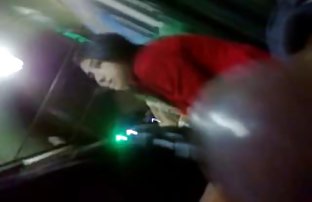 他妈的在海滩上没有脱掉泳装
