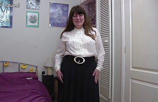 要求妹妹舔他的屁股