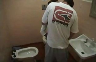 倒在大乳房妈妈的圆筒