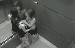 没有爸爸，妈妈在度假时想要一个儿子的家伙
