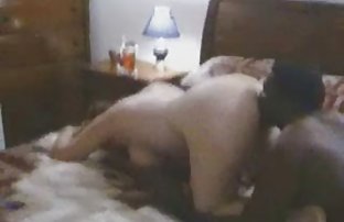 兄弟抓住妹妹自慰和性交她